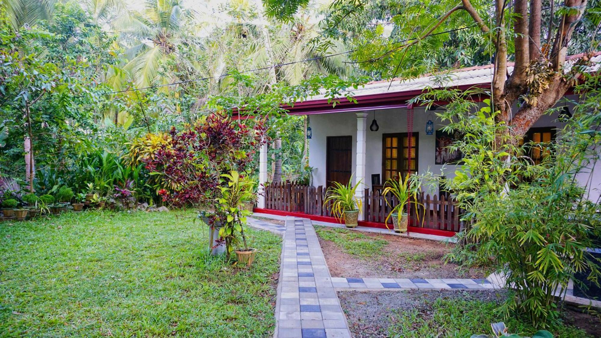 Lake Island Home Stay Dambulla Bagian luar foto