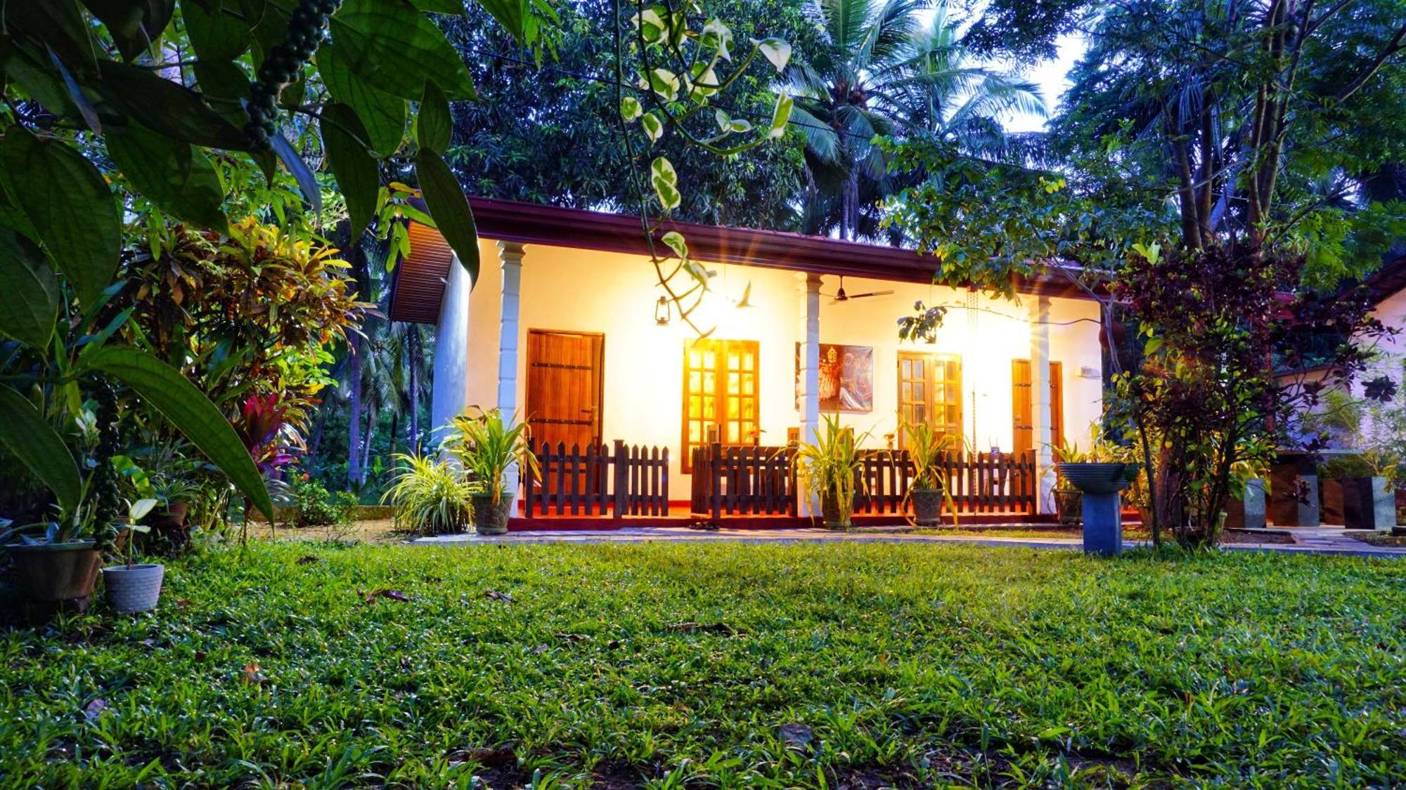 Lake Island Home Stay Dambulla Bagian luar foto