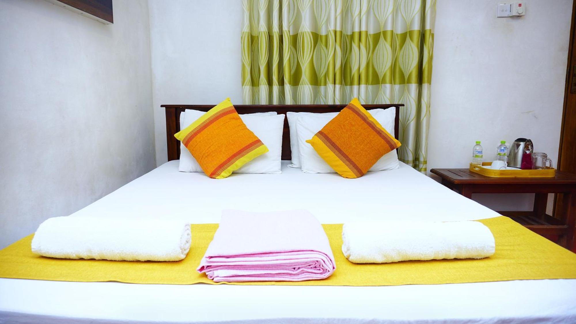 Lake Island Home Stay Dambulla Bagian luar foto