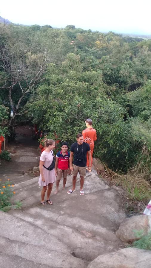 Lake Island Home Stay Dambulla Bagian luar foto